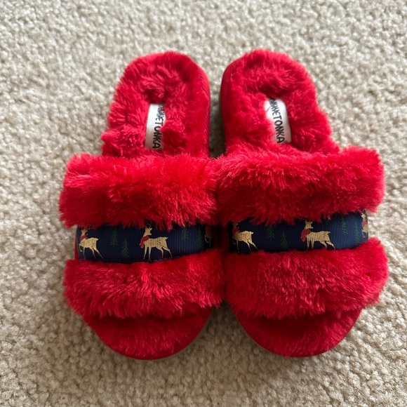 NWOT Minnetonka Kids' girls boys christmas holiday Reindeer Lizzie Slipper shoes - Picture 1 of 6